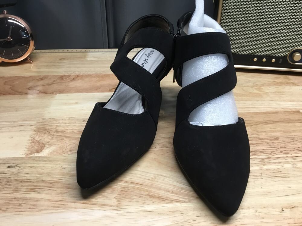 Easy Street Venue Sandals Women's 8 Black Faux Leather Side Zip Pointe Toe